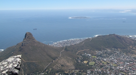 Кейптаун со «Столовой» горы и остров-тюрьма.