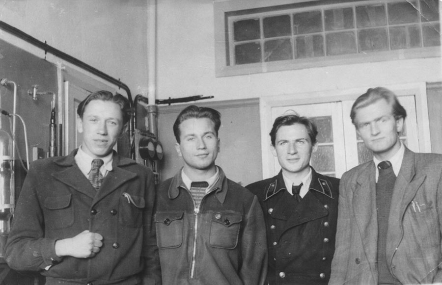 В лаборатории Горного института 1945-1951.