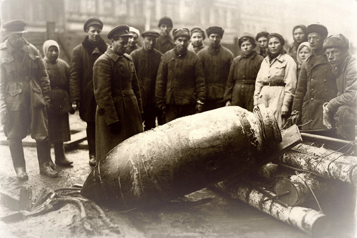 Он в одиночку обезопасил в центре Ленинграда неразорвавшуюся 250 кг бомбу